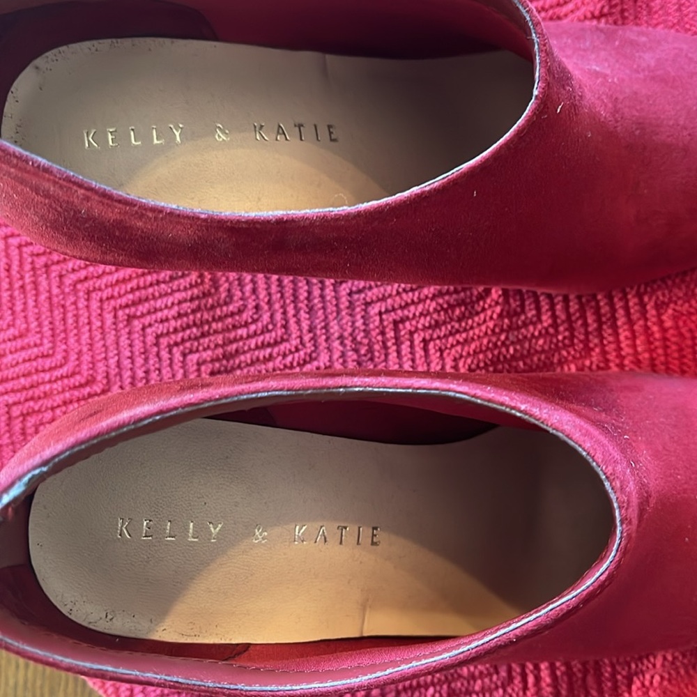 Kelly & Katie Deep Red Suede High Heels. 3 1/2” heel. Size 6 1/2. - Picture 4 of 6